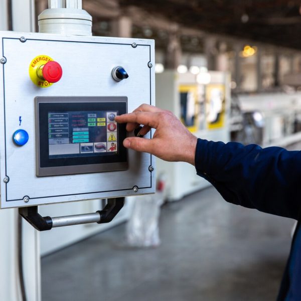 worker-uses-control-panel-factory_140725-7625